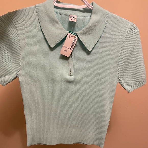 W/tags “twik” Cropped Light blue zippered collared T-shirt - Picture 2 of 3